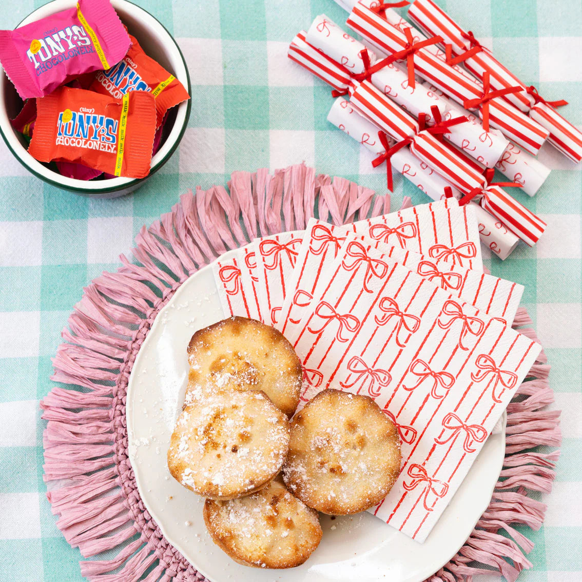 Talking Tables Bows Christmas Saucer Crackers